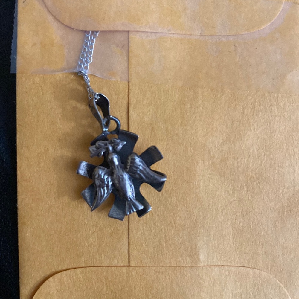 Back and front pendant and chain